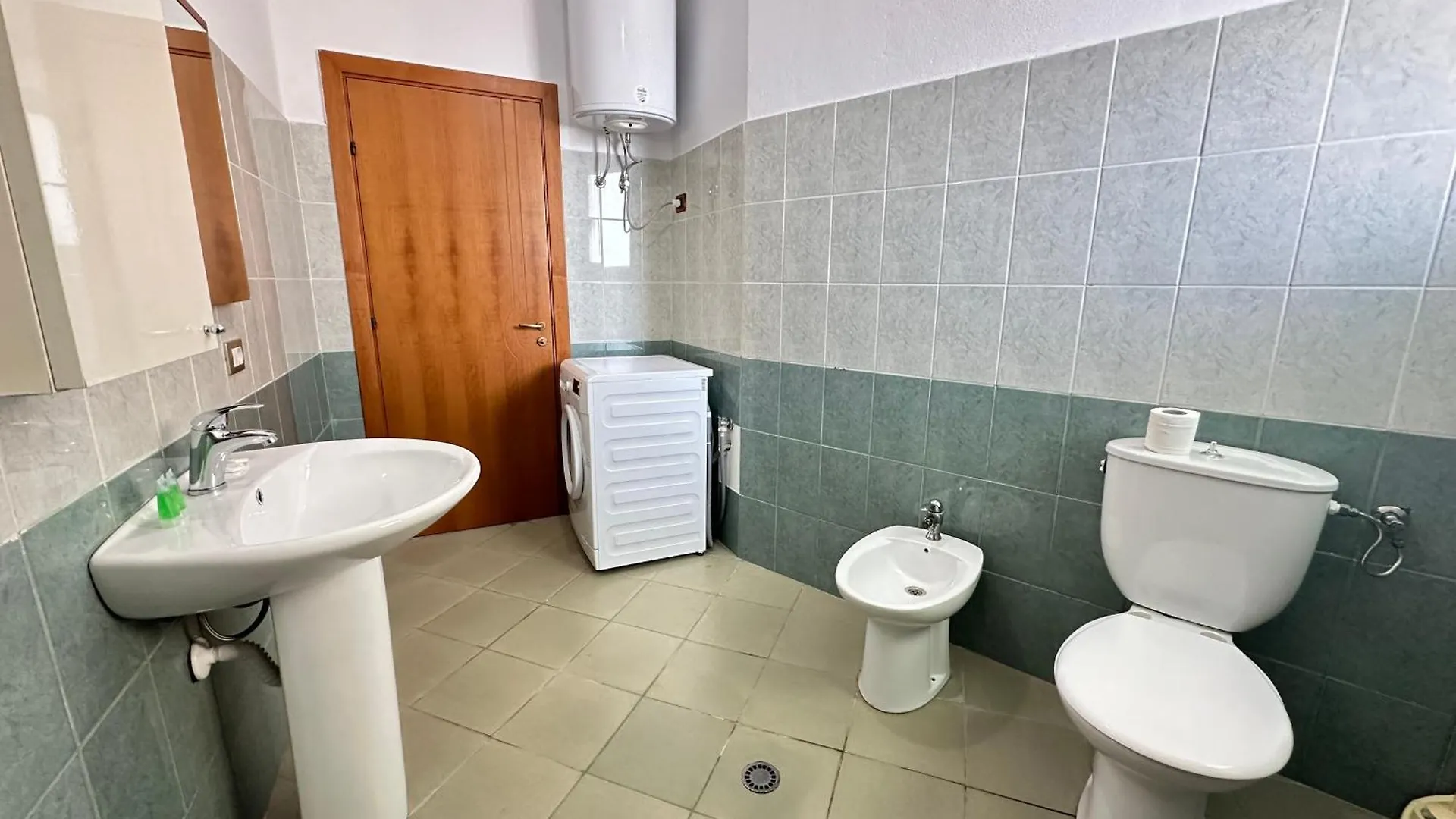 Jico Travel - Coli Apartment Vlore 0*,  Albania